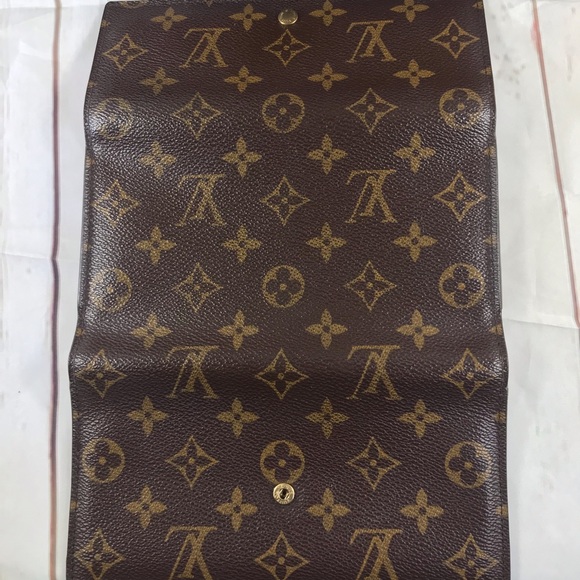LOUIS VUITTON PURSE & WALLET - Picture 11 of 15